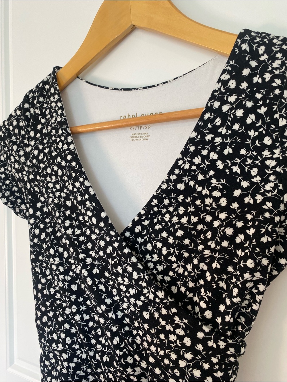 Rebel Sugar Black Floral Dress XS Petite Grunge Street Style V Neck Fit & Flare - Picture 3 of 9